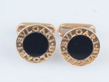 une paire de boutons de manchette en or sertis de pierres noires