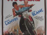 affiche de cinéma française représentant un homme à moto armé d'une mitrailleuse