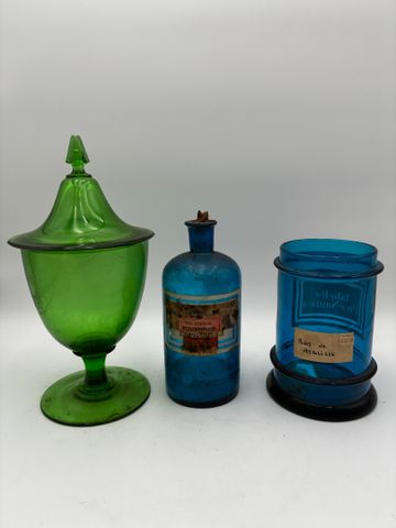 Pot (sans couvercle) et bouteille/flacon de pharmacie en verre bl...