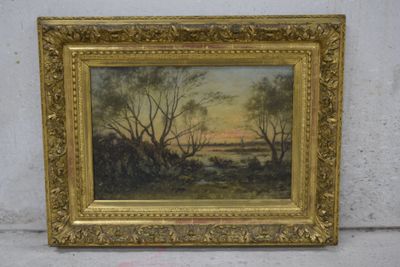un tableau représentant un paysage avec des arbres et de l'eau, dans un cadre doré