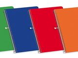 six chemises de couleurs différentes alignées les unes à côté des autres