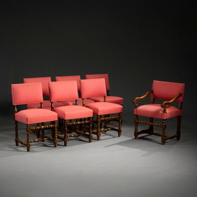un lot de six chaises avec un revêtement rouge, revêtement rouge, revêtement rouge, revêtement rouge, revêtement rouge, revêtement rouge, revêtement rouge