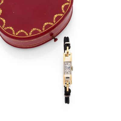 une image représentant une montre et une boîte rouge sur un fond blanc