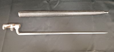 deux types d'outils différents sur la table