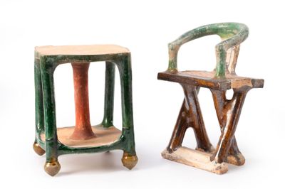 TABLE et un FAUTEUIL en terre cuite polychrome verte et jaun…