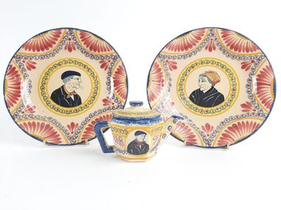 deux assiettes et une tasse sur lesquelles figure l'image d'un homme
