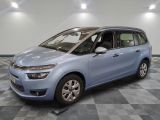 voiture bleue Citroën garée dans un showroom au sol à carreaux