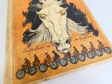 un vieux livre sur lequel figure l'image d'un cheval