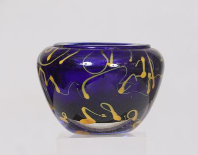 SABA Frères (XXème), Biot. Vase ou coupe en verre teinté à l…