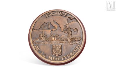 une image d'une pièce de monnaie sur laquelle figurent des personnes