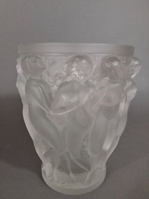 an image of a frosted glass vase on a table