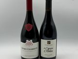 deux bouteilles de vin posées l'une à côté de l'autre sur une table
