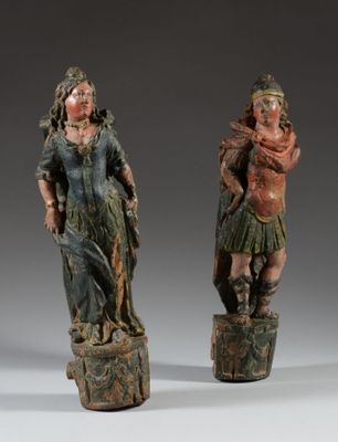 paire de figurines en bois sculpté représentant une femme et un homme