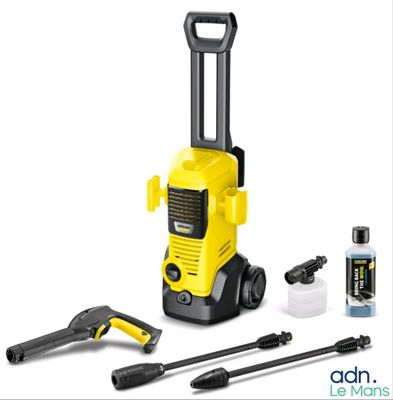 une pompe et des outils jaunes et noirs sur fond blanc