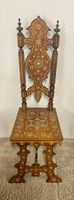 GRANDE CHAISE en noyer incrusté d os et de filets de bois à … (photo 2)