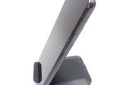 a phone that is sitting on top of a stand