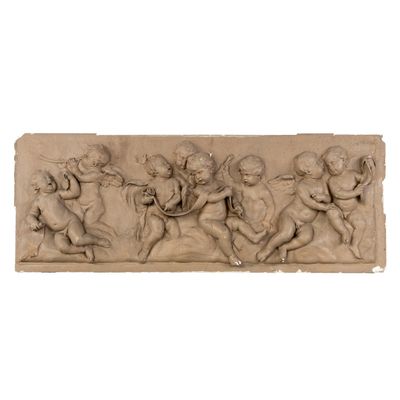 une image représentant une sculpture d'anges et de chérubins sur un mur