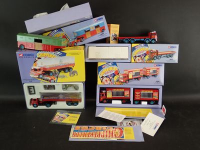 un grand nombre de jouets posés sur une table