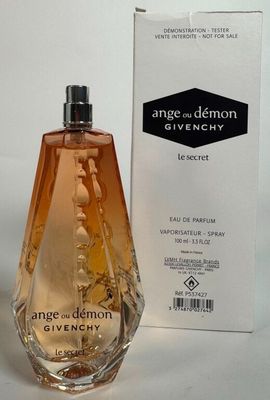 l'image d'un flacon de parfum à côté d'une boîte de parfum