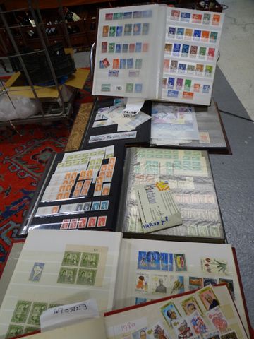 Lot de philatélie : albums de timbres français, étrangers incompl...