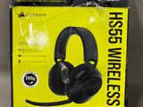 La boîte du casque est ouverte et le casque est prêt à l'emploi.