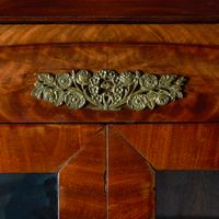 Importante armoire en acajou et placage d’acajou (fentes, ch… (photo 2)