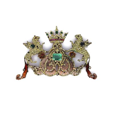 une image représentant une broche surmontée d'une couronne