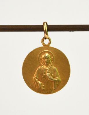 une image représentant une médaille d'or sur laquelle figure une femme tenant un enfant dans ses bras