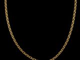 un collier en or avec une chaîne sur fond noir