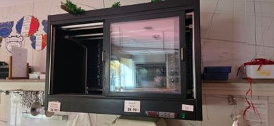 an image of a microwave oven in a kitchen