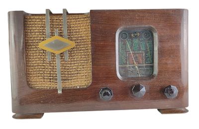 an old radio that is sitting on a table