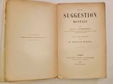 un vieux livre ouvert pour montrer le titre de la suggestion mentale