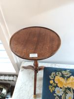 Deux guéridons tripodes dont un cassé recollé et manques, on… (photo 3)