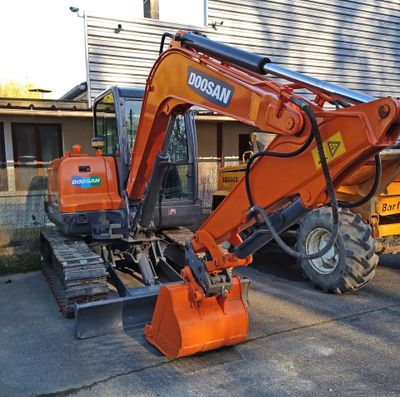 Pelle hydraulique sur chenilles DOOSAN DX55-9C de 2017