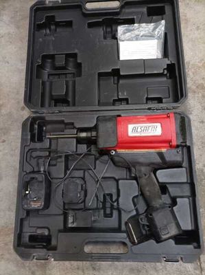 *Cloueur sans fil ALSAFIX CIP 220 avec un chargeur et deux b…