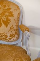 Paire de fauteuils à dossier plat en bois relaqué blanc rech… (photo 6)