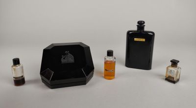 LANVIN Arpège. Deux flacons en verre, bouchon plastique noir…