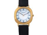 une image d'un gros plan d'une montre-bracelet avec des chiffres romains