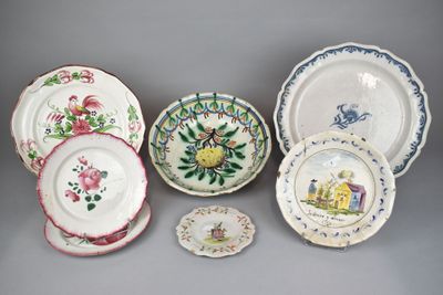 Lot en FAIENCE stannifère comprenant deux PLATS circulaires …