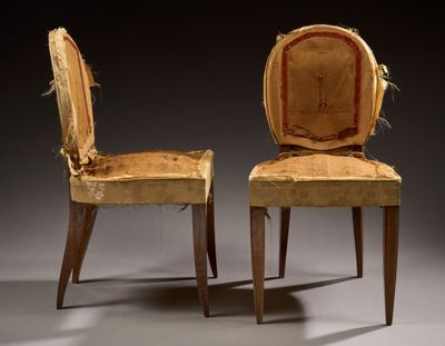 Attribué à DOMINIQUE Paire de chaises en être à dossier méda…