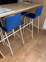 4 chaises hautes NARBUTAS en métal laqué blanc et tissu bleu (photo 2)