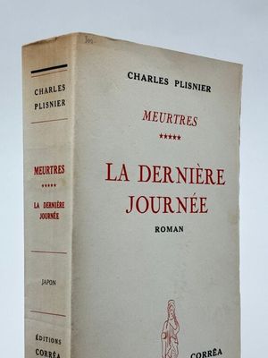 un livre posé sur une table