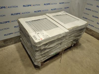 une pile de climatiseurs posée sur une palette