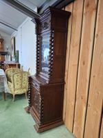 Buffet à deux corps en chêne mouluré et sculpté ouvrant en p… (photo 2)