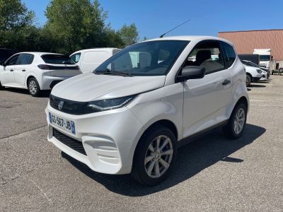 a picture of a white car parked in a parking lot