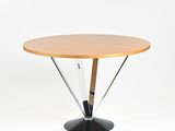 une image représentant une table ronde avec un plateau en bois et des pieds en métal