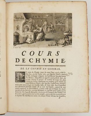 un livre ouvert sur lequel figure l'image d'un homme et d'une femme dans une cuisine