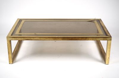 Table basse des années 70 en verre fumé et laiton.