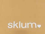 a cardboard box with the word skum written on it