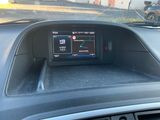 le tableau de bord d'une voiture équipé d'un écran numérique